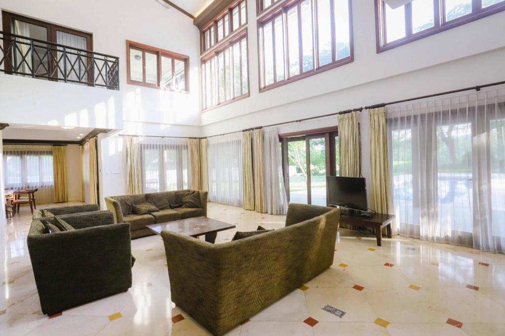 Taman Dayu Golf Club And Resort Prigen Экстерьер фото